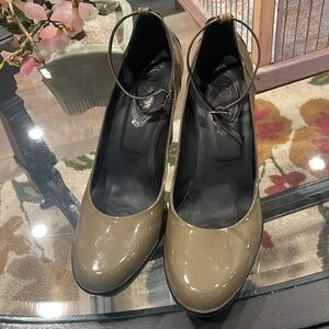TOD’s IT 38.5 ASPEN patent olive green ankle strap round toe block platform heel